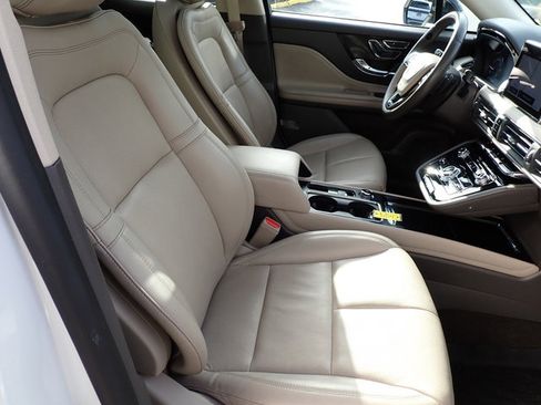 Used 2022 Lincoln Corsair AWD w/ Premium Package image 11