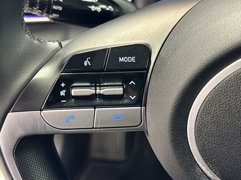 Used 2021 Hyundai Elantra Limited image 32