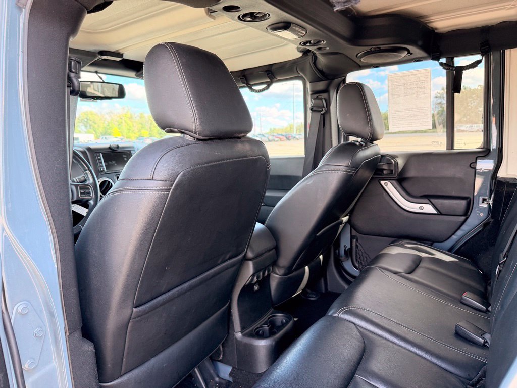 Used 2014 Jeep Wrangler Unlimited Sahara w/ Dual Top Group AWD/4WD image 16
