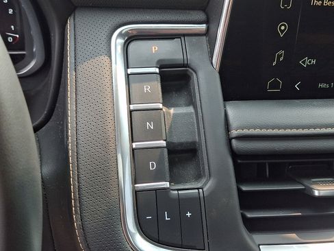 Used 2023 GMC Yukon AT4 w/ AT4 Premium Plus Package AWD/4WD image 16