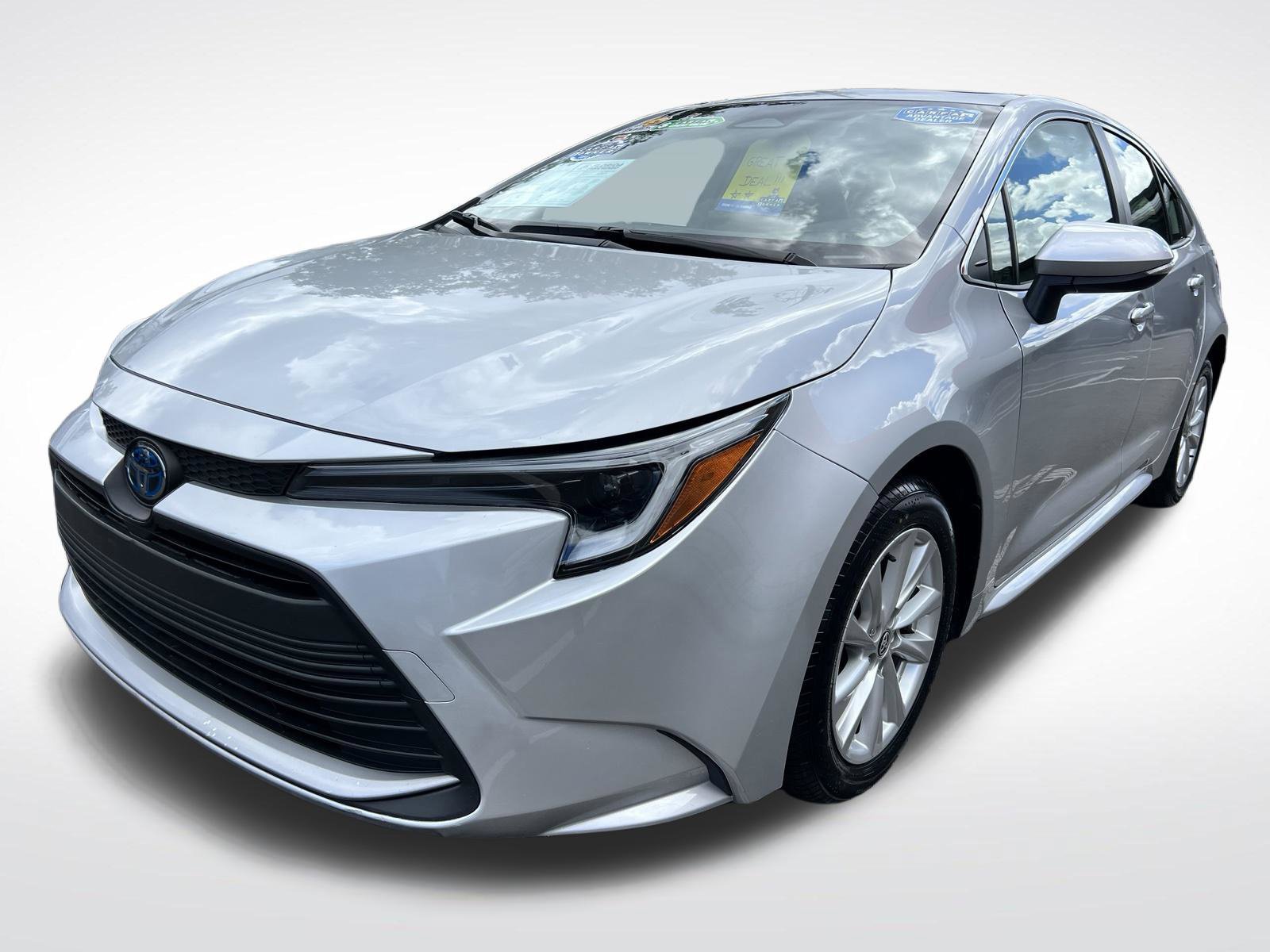 Used 2024 Toyota Corolla XLE FWD image 4
