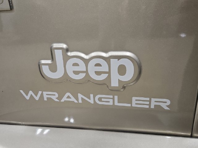 Used 2004 Jeep Wrangler 4WD w/ Dual Top Group image 36