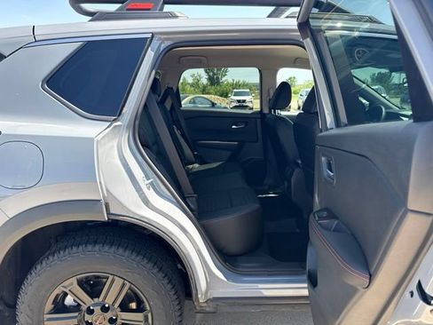 Used 2025 Nissan Rogue SV AWD/4WD image 23