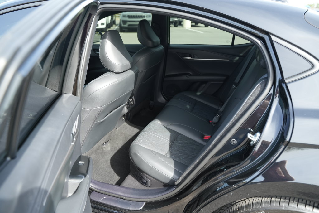 Used 2025 Toyota Camry XSE FWD image 15