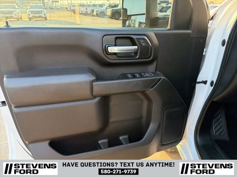 Used 2022 Chevrolet Silverado 2500 Custom w/ Custom Value Package AWD/4WD image 17