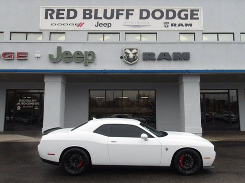 Used 2023 Dodge Challenger SRT Hellcat image 1