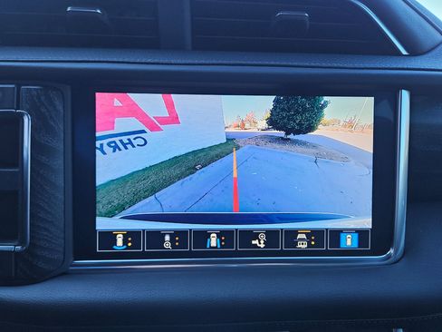 Used 2021 GMC Yukon Denali w/ Denali Premium Package image 32