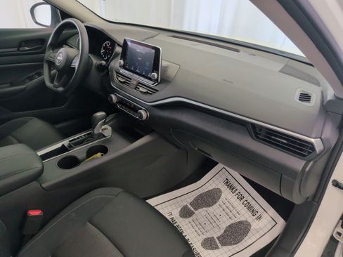 Used 2025 Nissan Altima 2.5 S FWD image 12