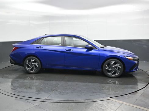 New 2026 Hyundai Elantra Limited FWD image 3
