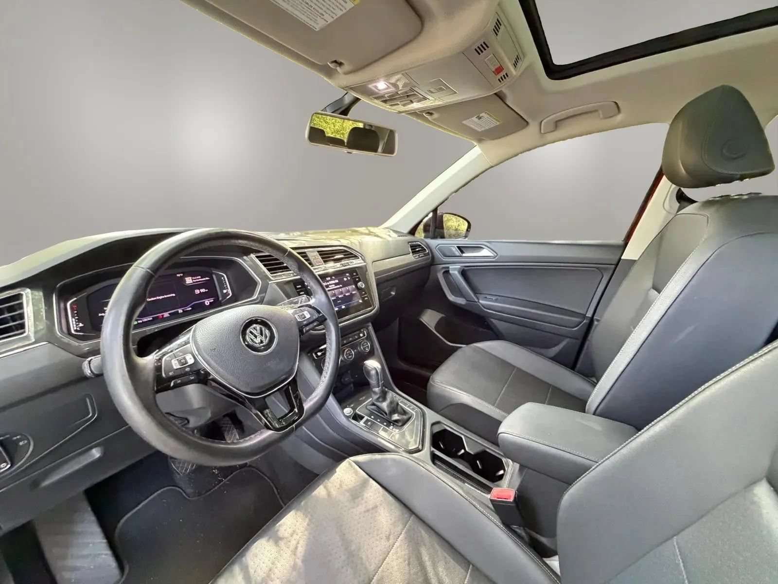 Used 2019 Volkswagen Tiguan SEL FWD image 13
