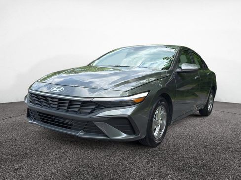 Certified 2026 Hyundai Elantra SE w/ Cargo Package FWD image 3