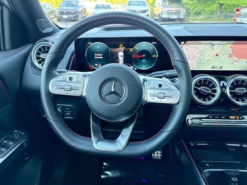 Used 2023 Mercedes-Benz EQB 300 4MATIC image 11