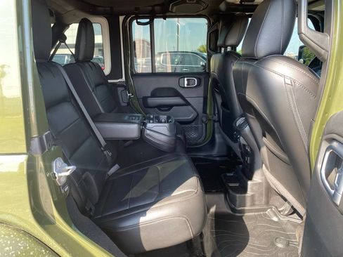 Used 2021 Jeep Wrangler Unlimited Sahara AWD/4WD image 13