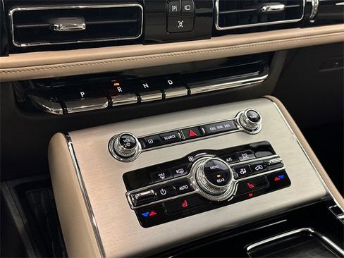 Used 2022 Lincoln Aviator AWD image 30