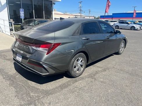Used 2025 Hyundai Elantra SE FWD image 7