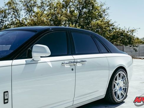Used 2017 Rolls-Royce Ghost RWD image 38