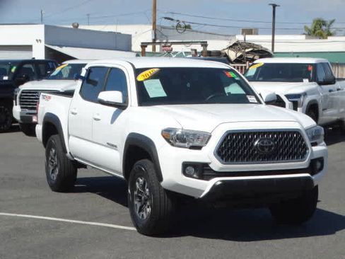 Used 2019 Toyota Tacoma TRD Off-Road w/ Technology Package image 2