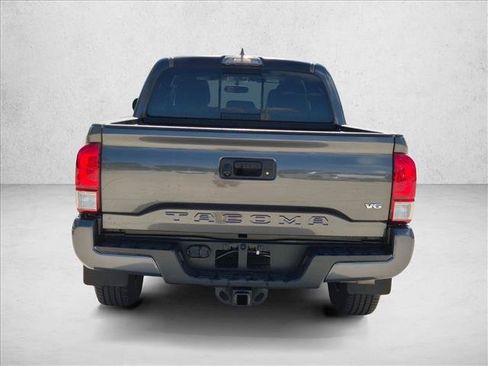 Used 2017 Toyota Tacoma TRD Sport w/ Tow Package RWD image 7