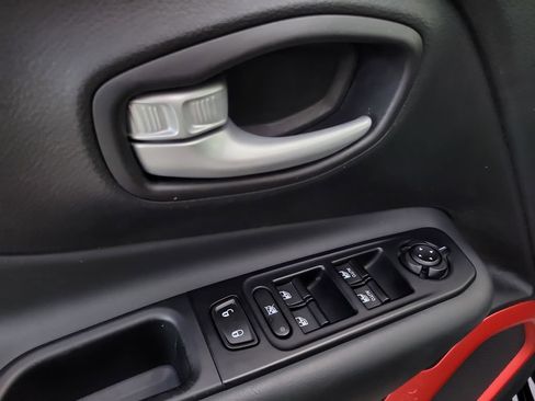 Certified 2023 Jeep Renegade Trailhawk AWD/4WD image 29