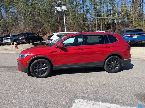 Used 2023 Volkswagen Tiguan SE w/ Panoramic Sunroof Package image 38