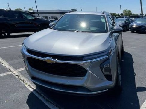 Used 2024 Chevrolet Trax LT w/ Driver Confidence Package FWD image 5
