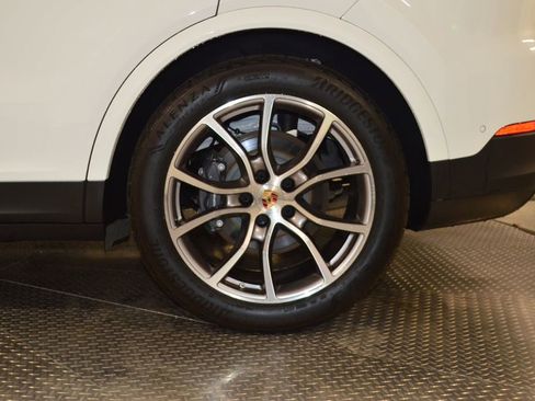 Certified 2025 Porsche Cayenne AWD/4WD image 14