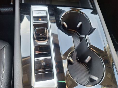 Used 2025 Volkswagen Atlas SE image 18