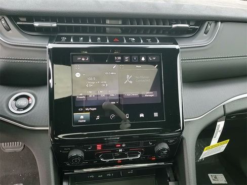 New 2025 Jeep Grand Cherokee Laredo X w/ Luxury Tech Group I image 34