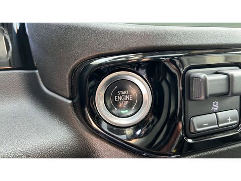 Certified 2022 Chevrolet Silverado 1500 LTZ w/ LTZ Premium Package image 21