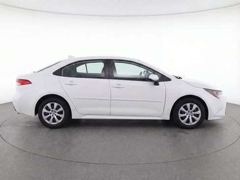 Used 2025 Toyota Corolla LE image 3