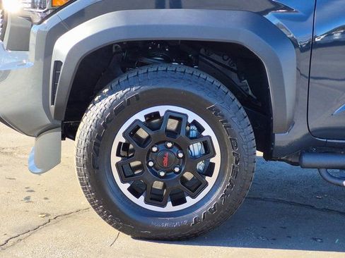Used 2025 Toyota Tacoma TRD Off-Road image 22