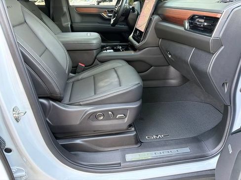 Used 2026 GMC Yukon XL Denali w/ Sun & Power Step Package RWD image 13