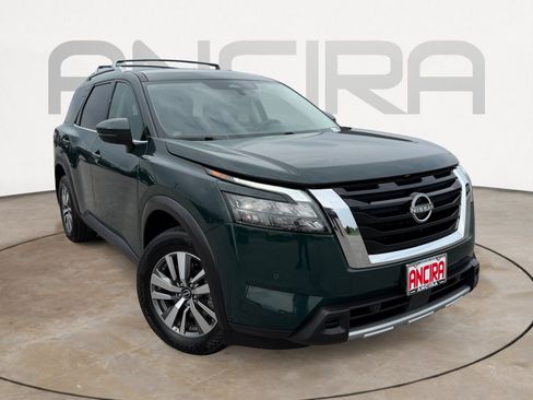 Used 2025 Nissan Pathfinder SL AWD/4WD image 4