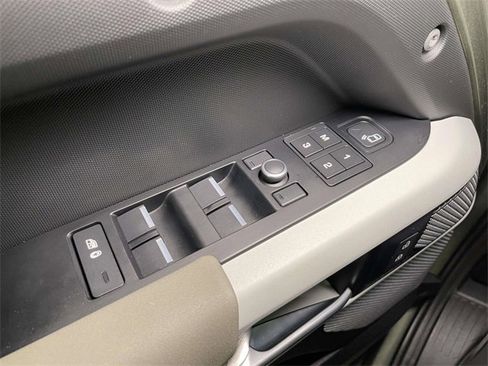 Used 2020 Land Rover Defender 110 First Edition image 34