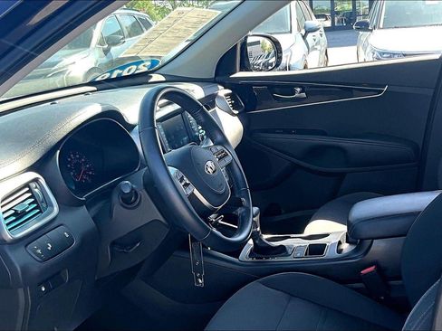 Used 2019 Kia Sorento LX w/ LX V6 Convenience Package image 17
