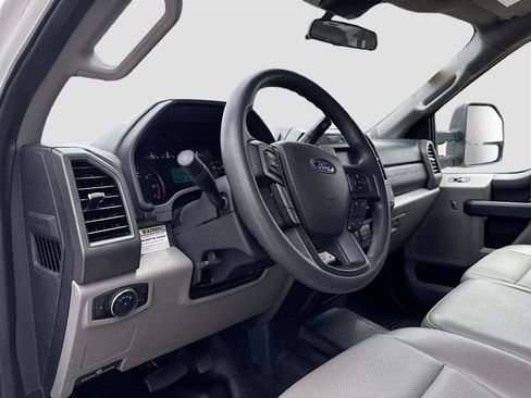 Used 2022 Ford F350 XL w/ Power Equipment Group image 9