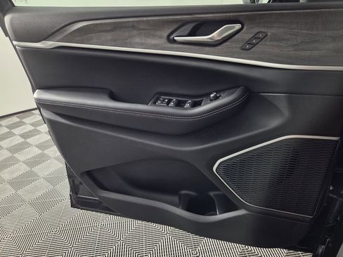 New 2026 Jeep Grand Cherokee Limited RWD image 14