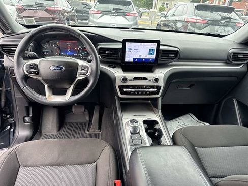 Used 2023 Ford Explorer XLT AWD/4WD image 10