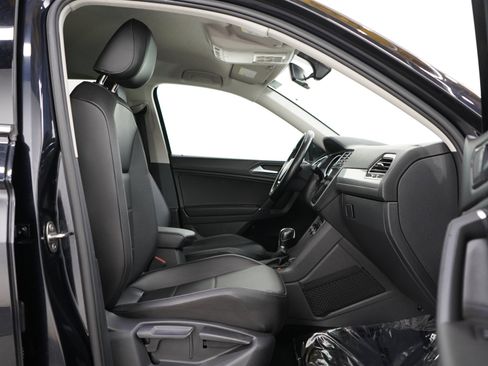 Used 2018 Volkswagen Tiguan SE AWD/4WD image 11