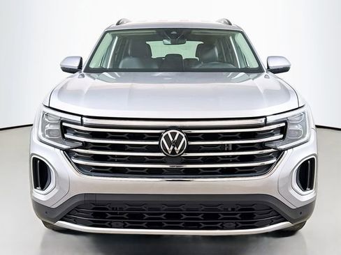 Used 2025 Volkswagen Atlas SE image 2