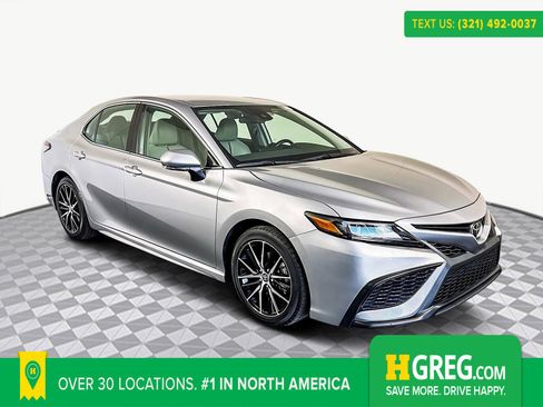 Used 2023 Toyota Camry SE image 1