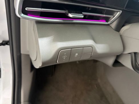Used 2025 Hyundai Elantra SEL FWD image 6