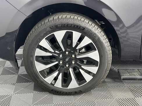 Used 2025 Ford Expedition Max Platinum w/ Driver's Package image 12