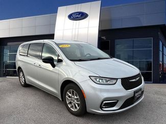 Used 2024 Chrysler Pacifica Touring-L video 1