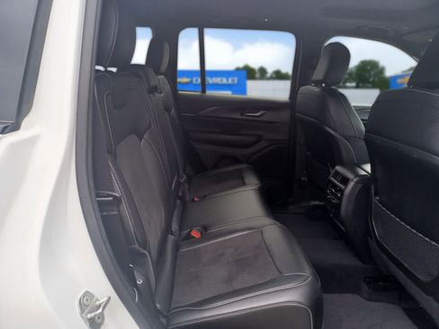 Used 2023 Jeep Grand Cherokee Altitude AWD/4WD image 20