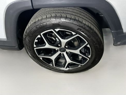 Used 2025 Jeep Compass Limited image 11