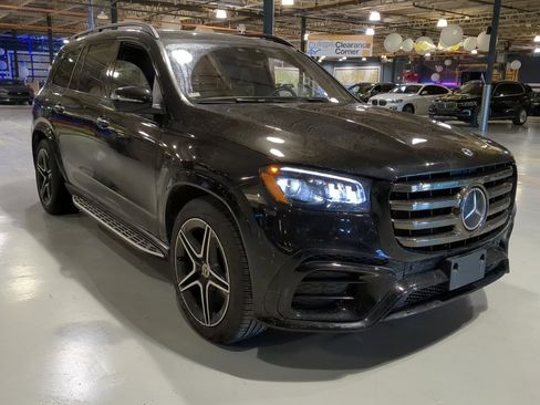 Used 2024 Mercedes-Benz GLS 450 4MATIC image 4