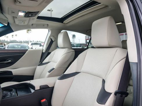 Used 2024 Lexus ES 350 w/ Premium Package FWD image 17