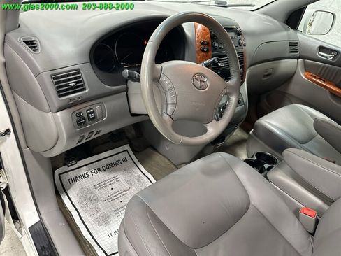 Used 2009 Toyota Sienna XLE image 3
