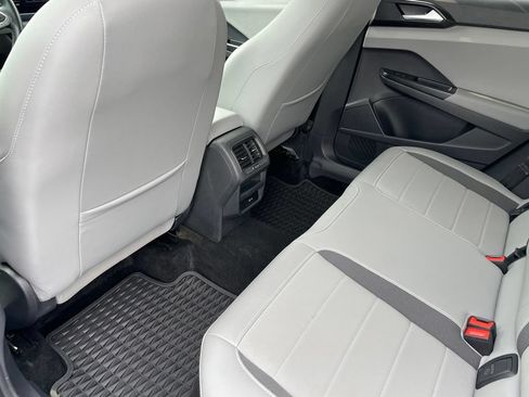 Certified 2023 Volkswagen Taos SE w/ Black Wheel Package FWD image 8